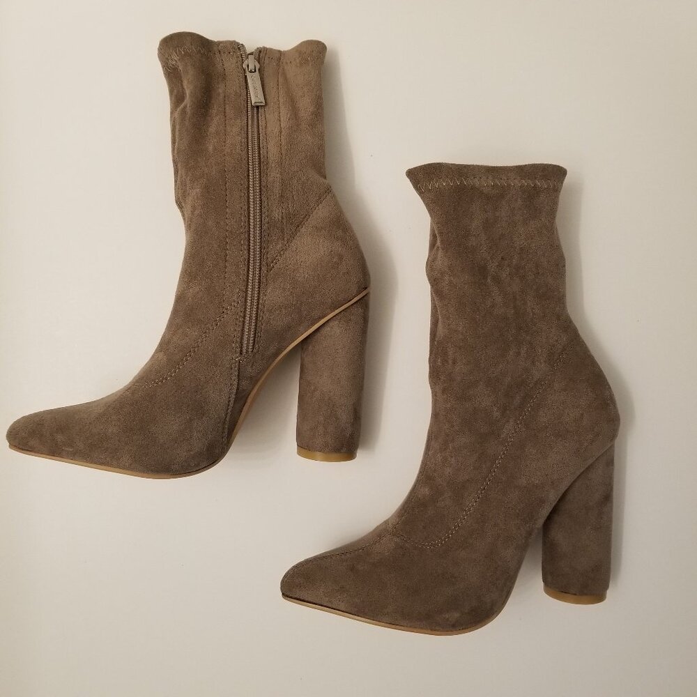 Cape Robbin Fitted Pointed Toe Cylinder Taupe Ankle Boot    NWOT  size 6